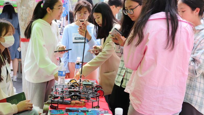 信息系统运维服务方案中，安全性保障至关重要。以下是一些关键措施：